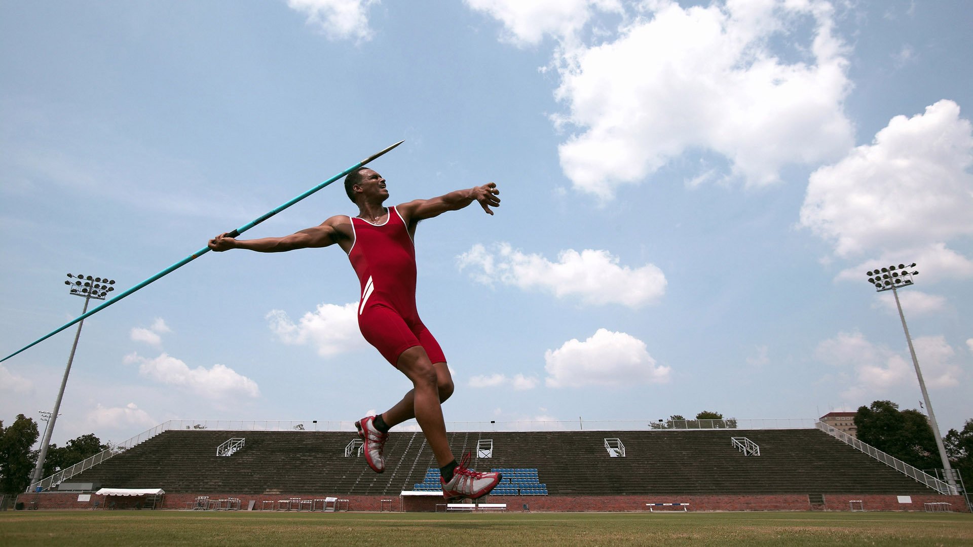 灰熊对阵湖人,英格拉姆关键节点连续得分,诠释何为大心脏